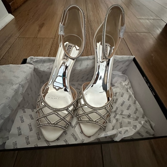 Badgley Mischa white/ivory evening shoes - Picture 8 of 9